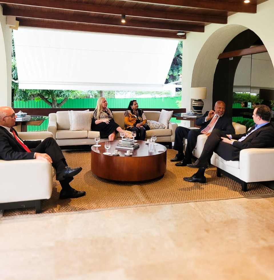 Presidente do Senado recebe diretores da Assefe
